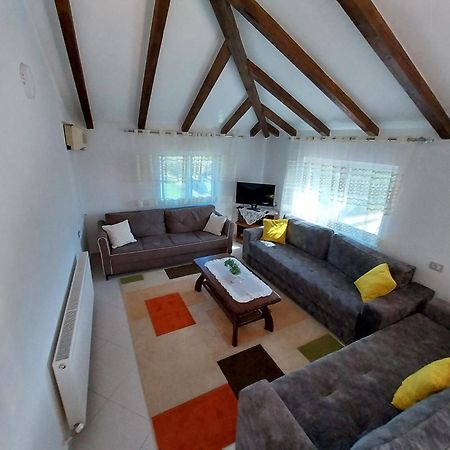 Guest House Ilir Berat Exterior photo