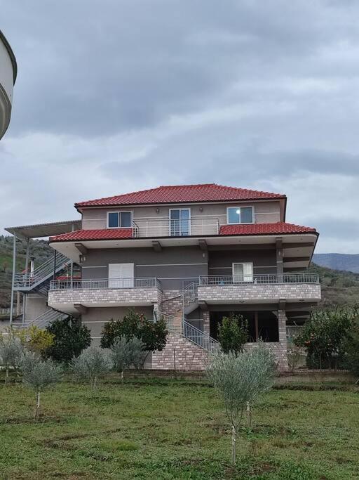 Guest House Ilir Berat Exterior photo