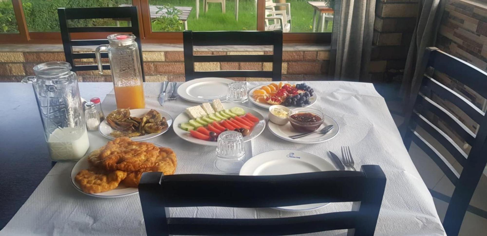 Guest House Ilir Berat Exterior photo