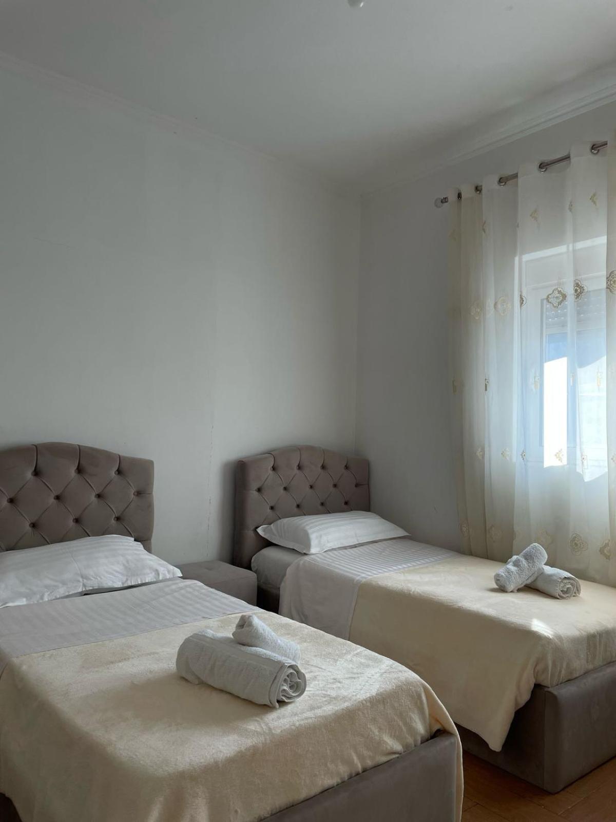 Guest House Ilir Berat Exterior photo