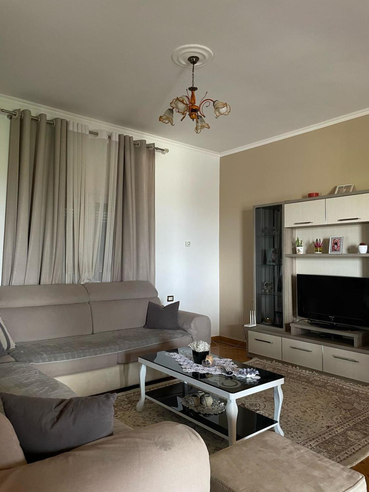 Guest House Ilir Berat Exterior photo